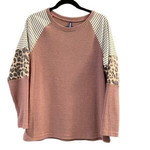 Iwollence Tri Pattern Size Large Top